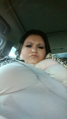 bigcutiesteph:Seat belts donâ€™t like my boobies &gt;:(