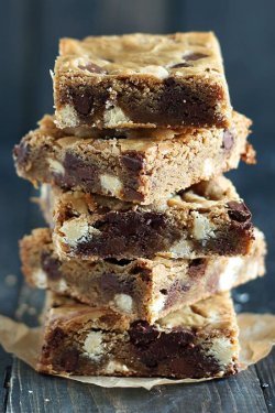 foodffs:  Brown Butter Triple Chocolate Cookie Bars Really nice