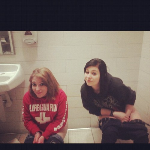 dimitrivegas:  Pooping women