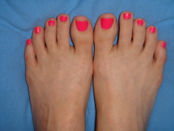 femfootluver1975:  Ex’s pretty pink toes.