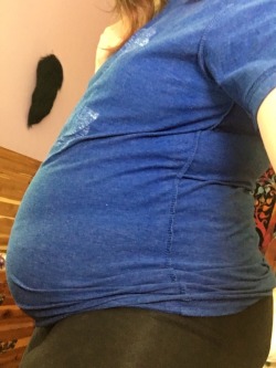 fatty–kitten: Padded myself so I look way fatter. Honestly, I’m loving this size so much, it makes me hungry just thinking about being like this 