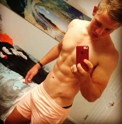 ksufraternitybrother:  KSU-Frat Guy:  Over 31,000 followers