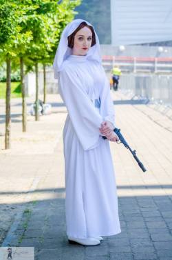 jumpingshrimpcosplay:  I don’t need rescuing!Princess Leia