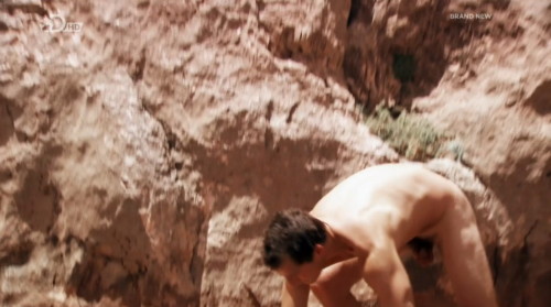 eatbloganddie:  nakedmalecelebs1:  Bear GryllsÂ inÂ Escape From HellÂ   Finally. 