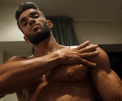 bicepsinsleeves:Italian / Arab Fitness Model  - Mauro Schifano. 