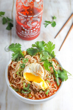 hardcore-food:  20 Minute Spicy Sriracha Ramen …Click here