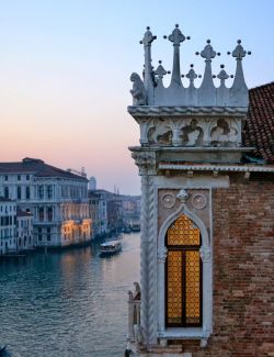 bluepueblo:  Dusk, Venice, Italy photo via lagam  lovely