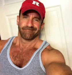 daddyhuntapp:  This Daddy’s adorable crooked smile would get