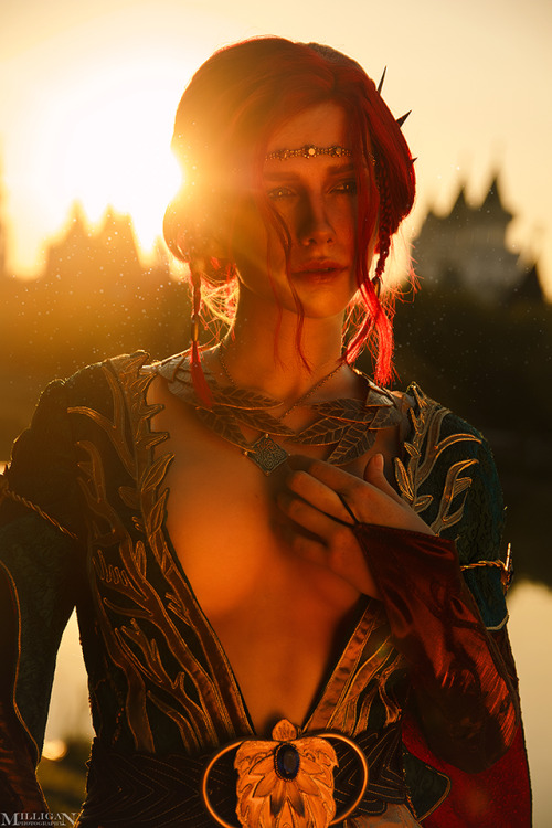 hotcosplaychicks:  Triss Merigold cosplay ( Alternative outfit) by Likeassassin Check out http://hotcosplaychicks.tumblr.com for more awesome cosplayWe’re on Facebook!https://www.facebook.com/hotcosplaychicks