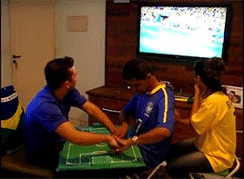 monicalewinsky1996:  chicagobowls:   Deafblind Brazilian “watches” World Cup with the help of his friends - Video  THESE are real friends. Absolutely amazing.  im crying this is so amazing and sweet 