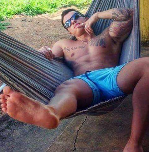 whitemalefeet:Does the bad boy need a footjob? ;)
