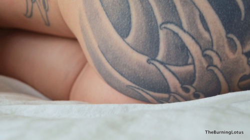 Today we will bodyscape. Bits n pieces. Ink and perspective. I love bodyscapes.