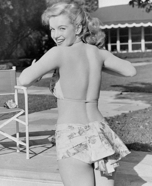 blousybetties:  Happy birthday, Marilyn Monroe. 