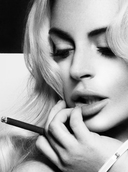 smokingissexy:  Lindsay Lohan 
