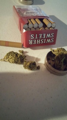 blowmelikekushhh:  “Ain’t Nothin Sweet But Tha Swishers”