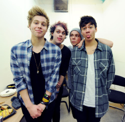 fivesource:  5 Seconds of Summer photographed at their signing