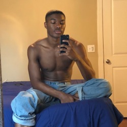 notmalikfromhighschool:I have a mirror in my room now. Also can