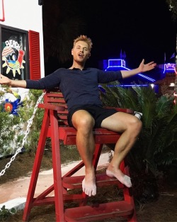 rickcosnettcentral:Rick Cosnett:   A douche at Crabs 🦀 (restaurant)