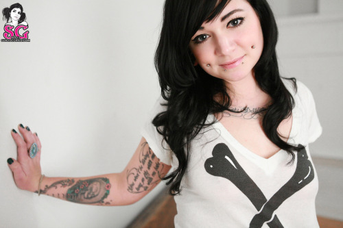 welcometoboobsville:  Vayda Suicide 