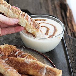 foodishouldnoteat:  do-not-touch-my-food:  Cinnamon Roll Dippers