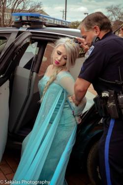 huffingtonpost:  South Carolina Police Arrest Elsa The ‘Snow