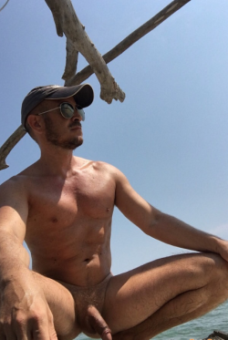photos-of-nude-men: Reblog from sftlv, 69k+ posts, 149.1 daily.