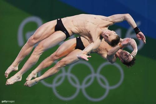 hollywoodchic411:    CONGRATS to USA Diving’s David Boudia and Steele Johnson on earning SILVER in men’s 10m synchro!   