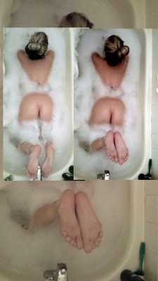 scottnikipowers:  Niki decided she needed a bath mmmmmmm!