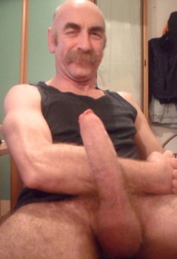 boy4daddies1971:  newtoarea:  sexy foreskin   Awesome!!!