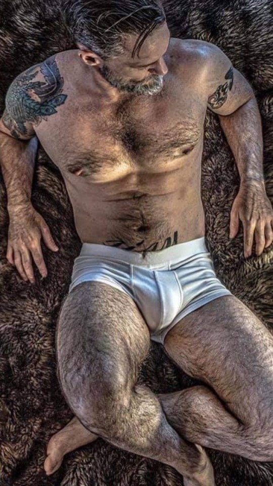 dadswankbank:arnau48:Sweaty fur. Woof! 