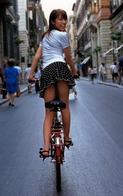 bicycle-babe:  Bicycle girl http://goo.gl/bucfm4