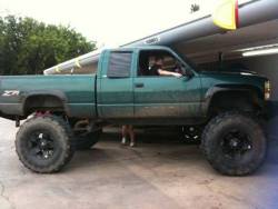 imtheriddle:  autoaddiction:  22 inch lift on 48’s  Damn.