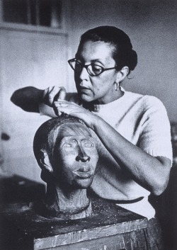 cavetocanvas:  Elizabeth Catlett working in Mexico City, c. 1947