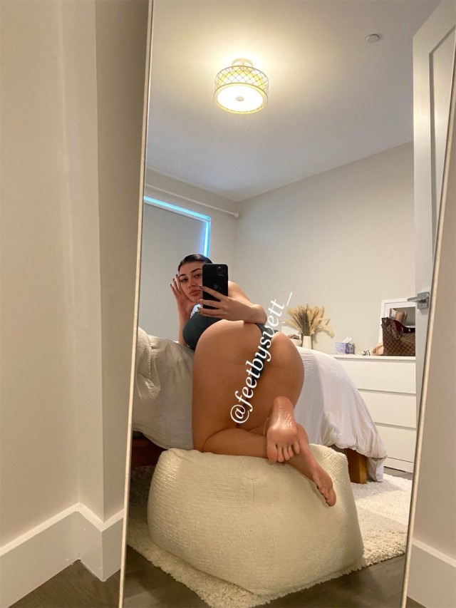 creepyfootlover:@feetbysvett