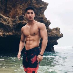 evianguy:  Hawt Asian Stud!