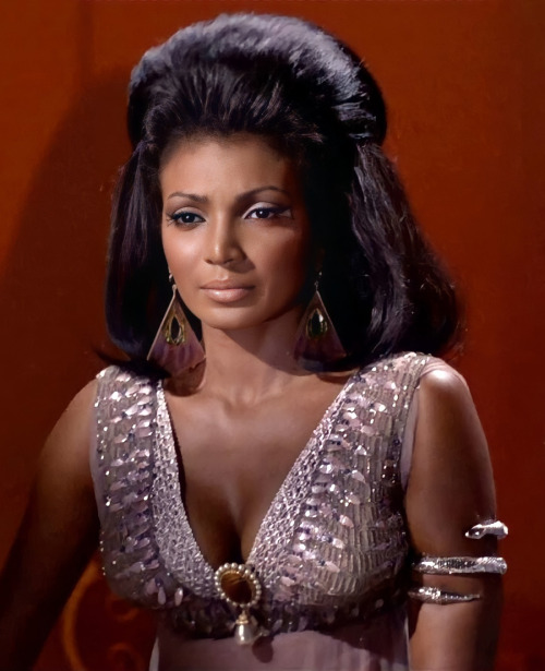 flyandfamousblackgirls:    Nichelle Nichols as Nyota Uhura on