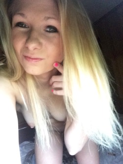 Juicybooty92 is fresh faced and up close for this intimate selfie