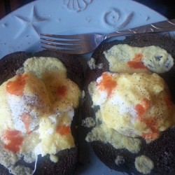 Eggs Benedict on pumpernickel bread