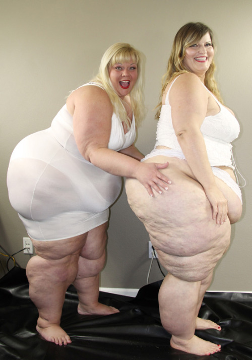 freak-for-ssbbw:  I need my face shoved in both those massive asses as deep as possible