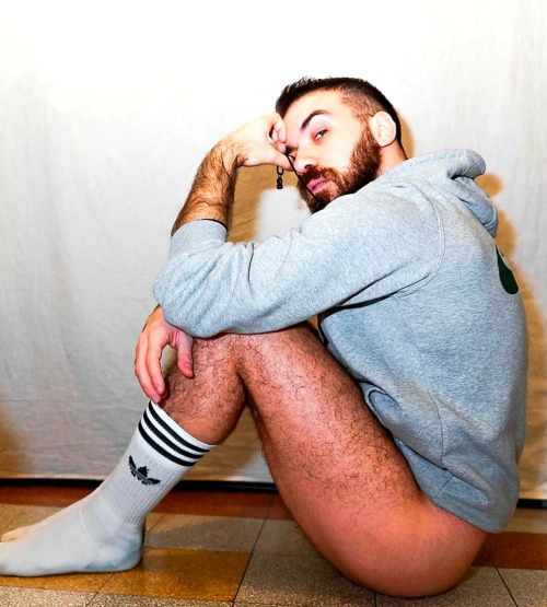 socksandskins:  https://socksandskins.tumblr.com/