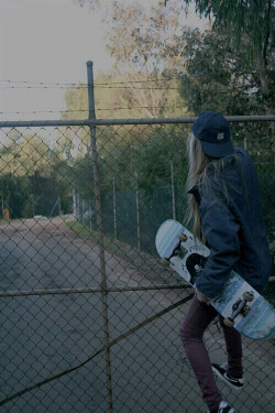 getting-rid-of-this-fat:  Skatergirl on We Heart It.