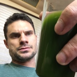 flula:  Dear Juice, Why Are You Green? #DoYou #EnvyMe? #OrAreYou