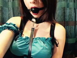 kawaii-bdsm:  pain-pleasure-and-kinky-things:Cuff n’ gag me.