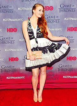 laadystoneheart:  Game of Thrones season four premiere in New