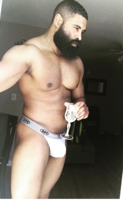 blkbugatti:  loinclothhoes:    Damn Bearded Beef 😍