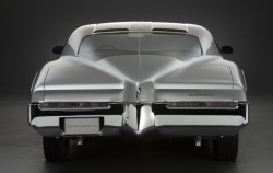 fullthrottleauto:    Buick Riviera Silver Arrow III Concept Car