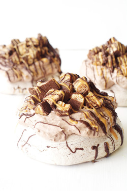 ilovedessert:  Snickers Chocolate Meringues 