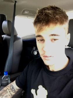 justinbieber:  Justinbieber’s #selfie on Shots 