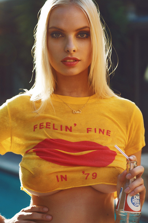 feelin fine #GirlsInTightShirts