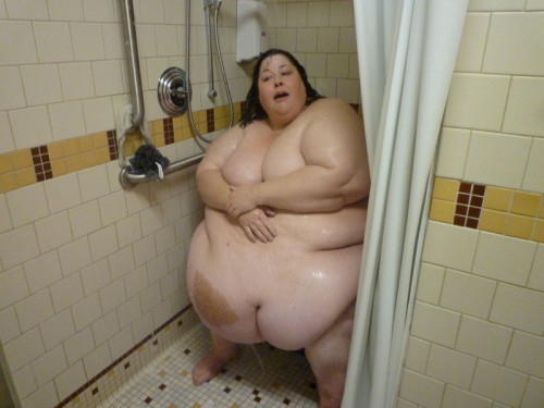 moreandmoretolove:  The amazing incredible Jiggly.  Wow. Would love to help her get clean.